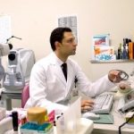 دكتور أسامه في عيادته بمستشفى جامعة طوكيو
